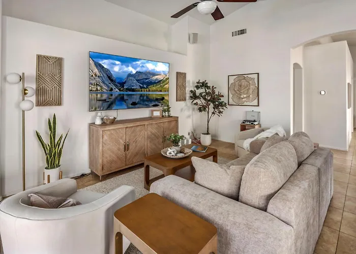 Holiday home Luxe 4br Desert Oasis W Pool Mtn Views *