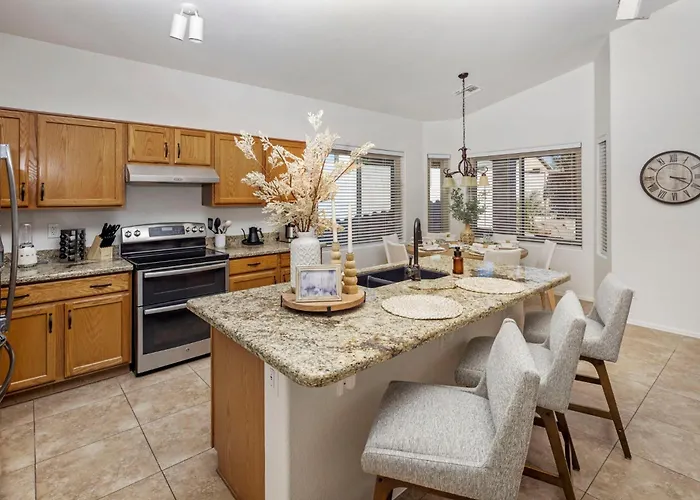 Luxe 4br Desert Oasis W Pool Mtn Views