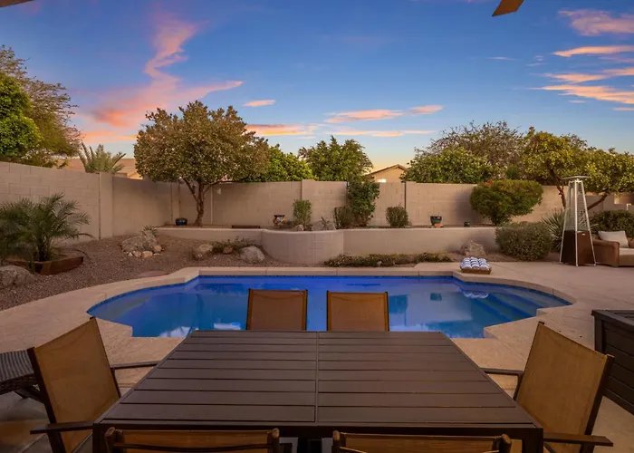 Holiday home Luxe 4br Desert Oasis W Pool Mtn Views *