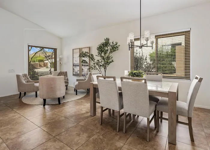 Holiday home Luxe 4br Desert Oasis W Pool Mtn Views