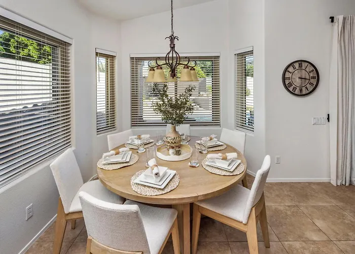 Holiday home Luxe 4br Desert Oasis W Pool Mtn Views *