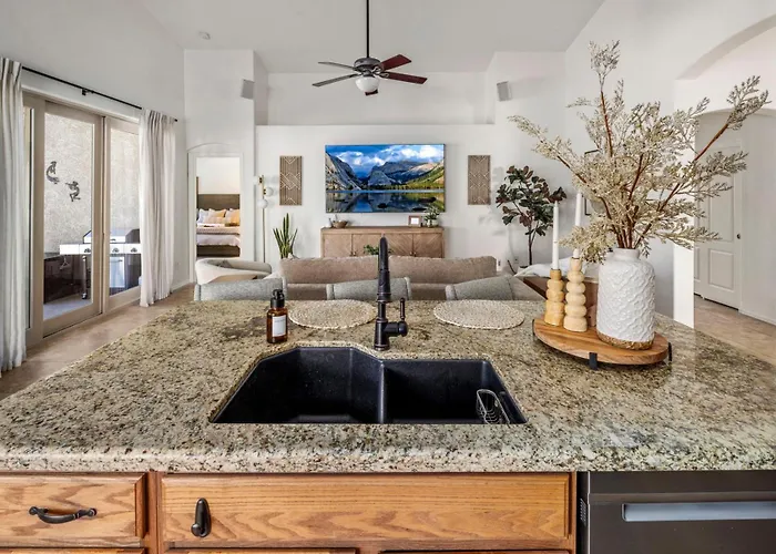 Luxe 4br Desert Oasis W Pool Mtn Views Holiday home *