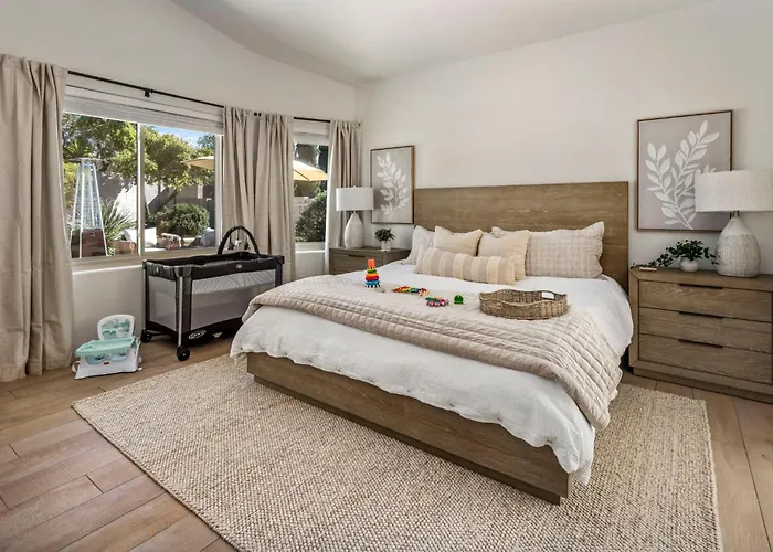 Holiday home Luxe 4br Desert Oasis W Pool Mtn Views *