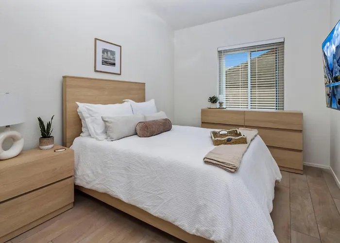 Luxe 4br Desert Oasis W Pool Mtn Views Holiday home Mesa