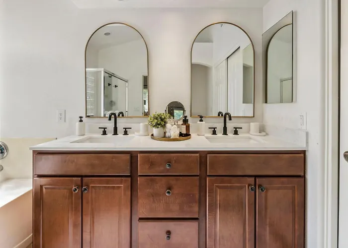 Holiday home Luxe 4br Desert Oasis W Pool Mtn Views *