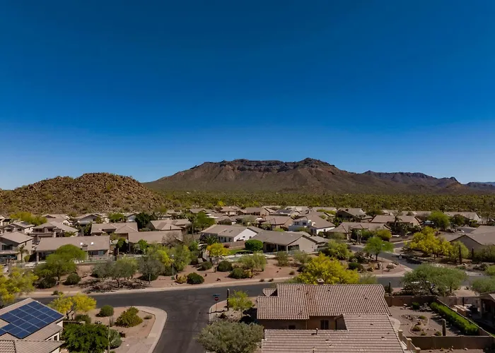 Holiday home Luxe 4br Desert Oasis W Pool Mtn Views *