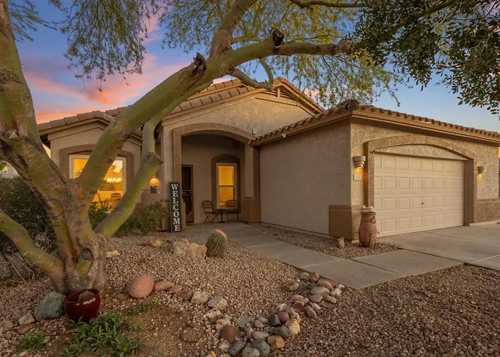 Luxe 4br Desert Oasis W Pool Mtn Views Holiday home *